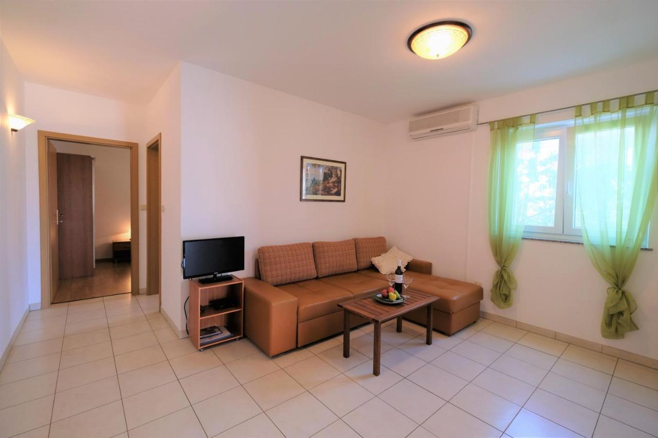 Apartments Coral, Klimno, Island Krk Eksteriør billede