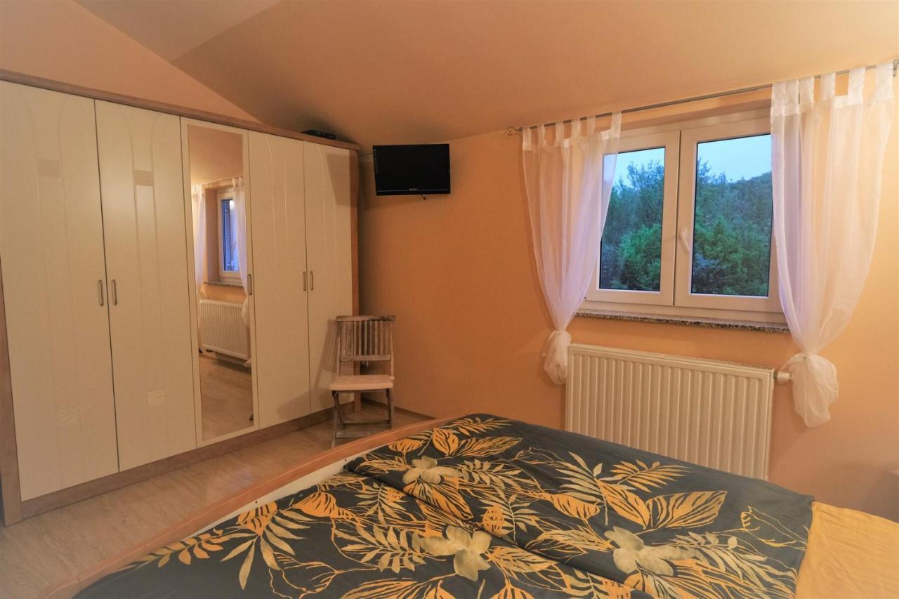 Apartments Coral, Klimno, Island Krk Eksteriør billede