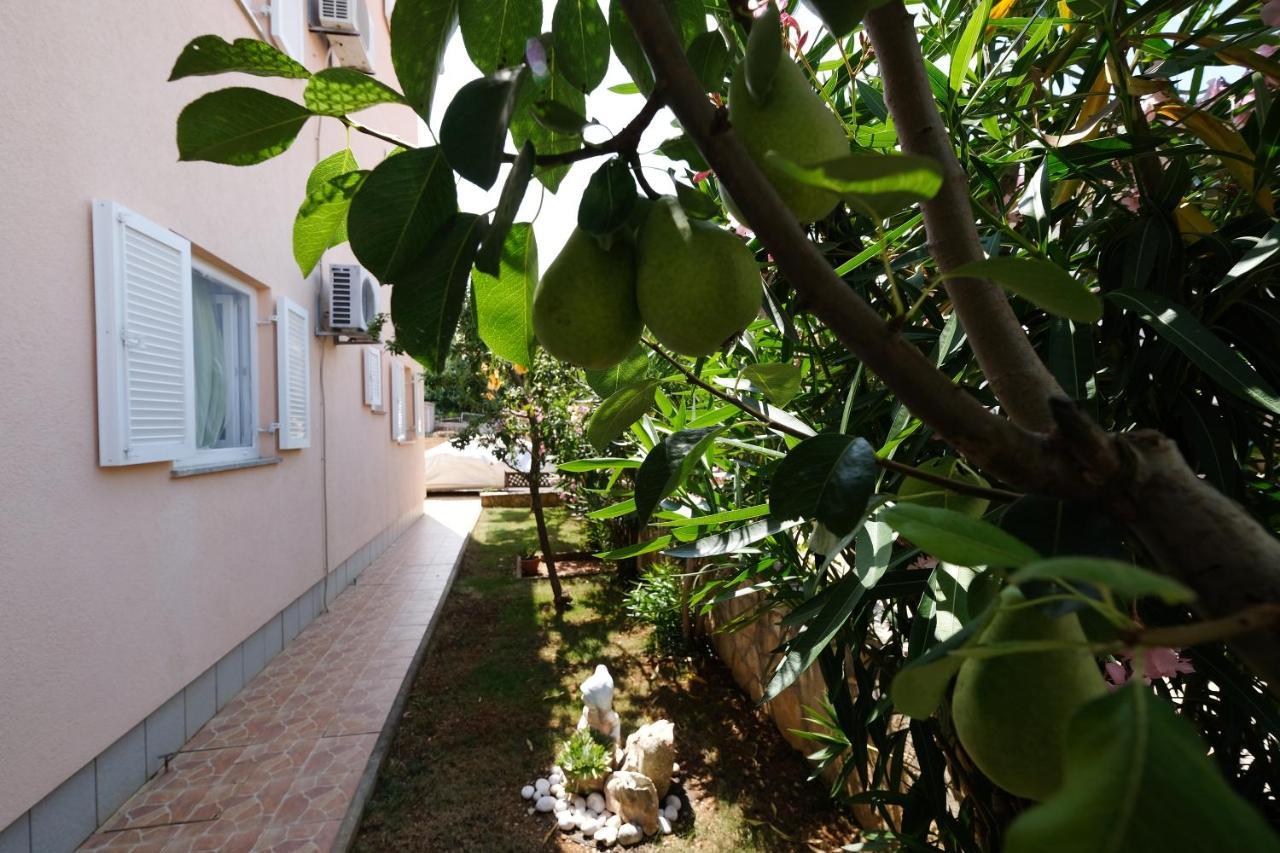 Apartments Coral, Klimno, Island Krk Eksteriør billede
